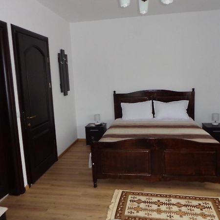 Pensiunea Aurora Hotel Rákova Kültér fotó