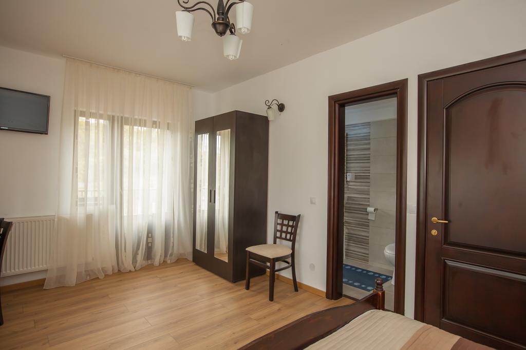 Pensiunea Aurora Hotel Rákova Kültér fotó