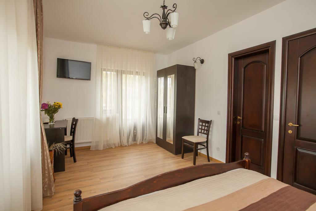 Pensiunea Aurora Hotel Rákova Kültér fotó