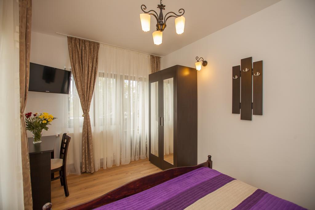 Pensiunea Aurora Hotel Rákova Kültér fotó