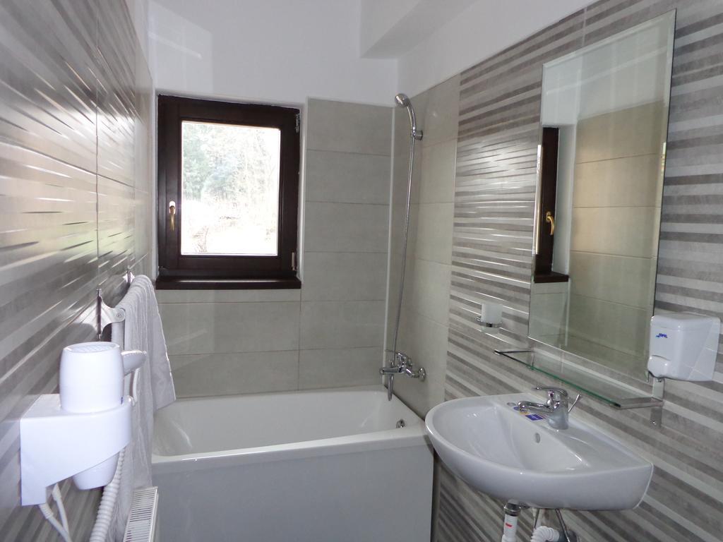 Pensiunea Aurora Hotel Rákova Kültér fotó