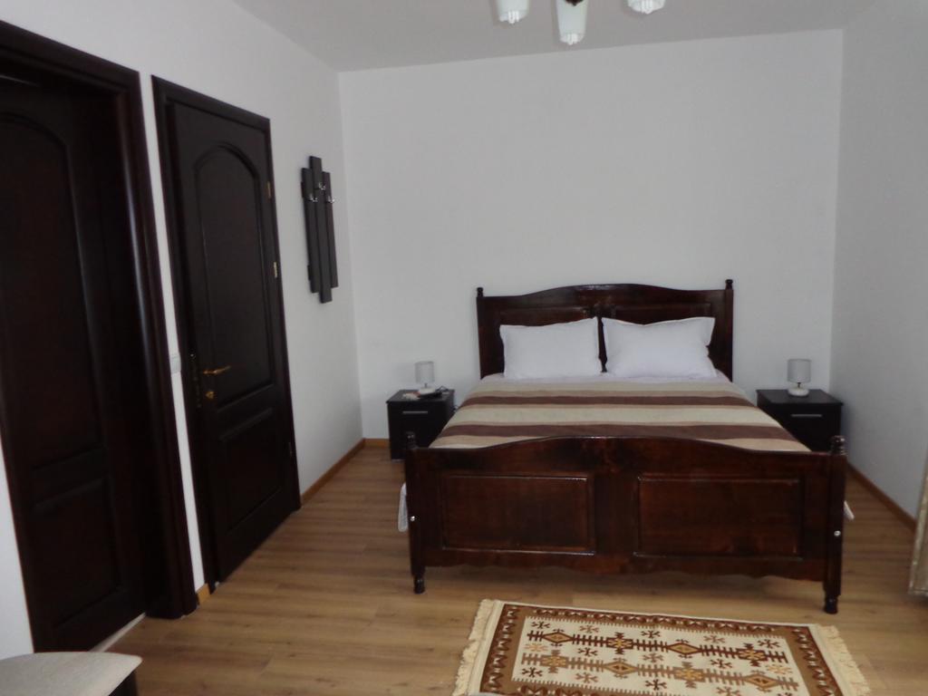 Pensiunea Aurora Hotel Rákova Kültér fotó